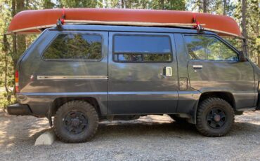 Toyota-van-wagon-1987-blue-1