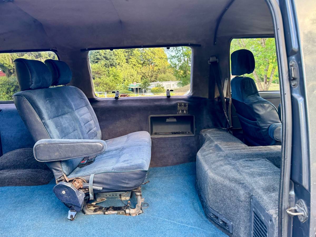 Toyota-van-wagon-1987-blue-12