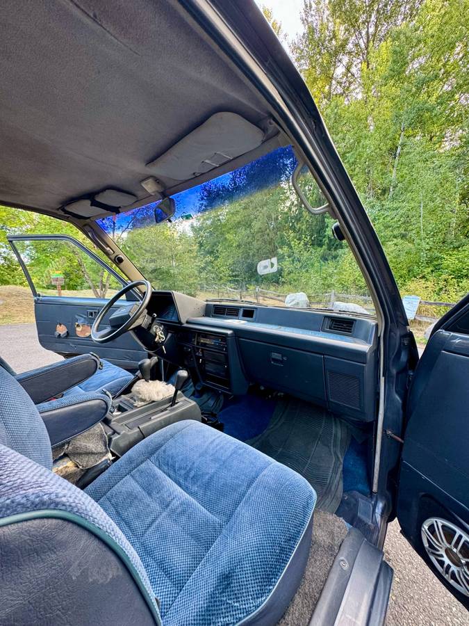 Toyota-van-wagon-1987-blue-16