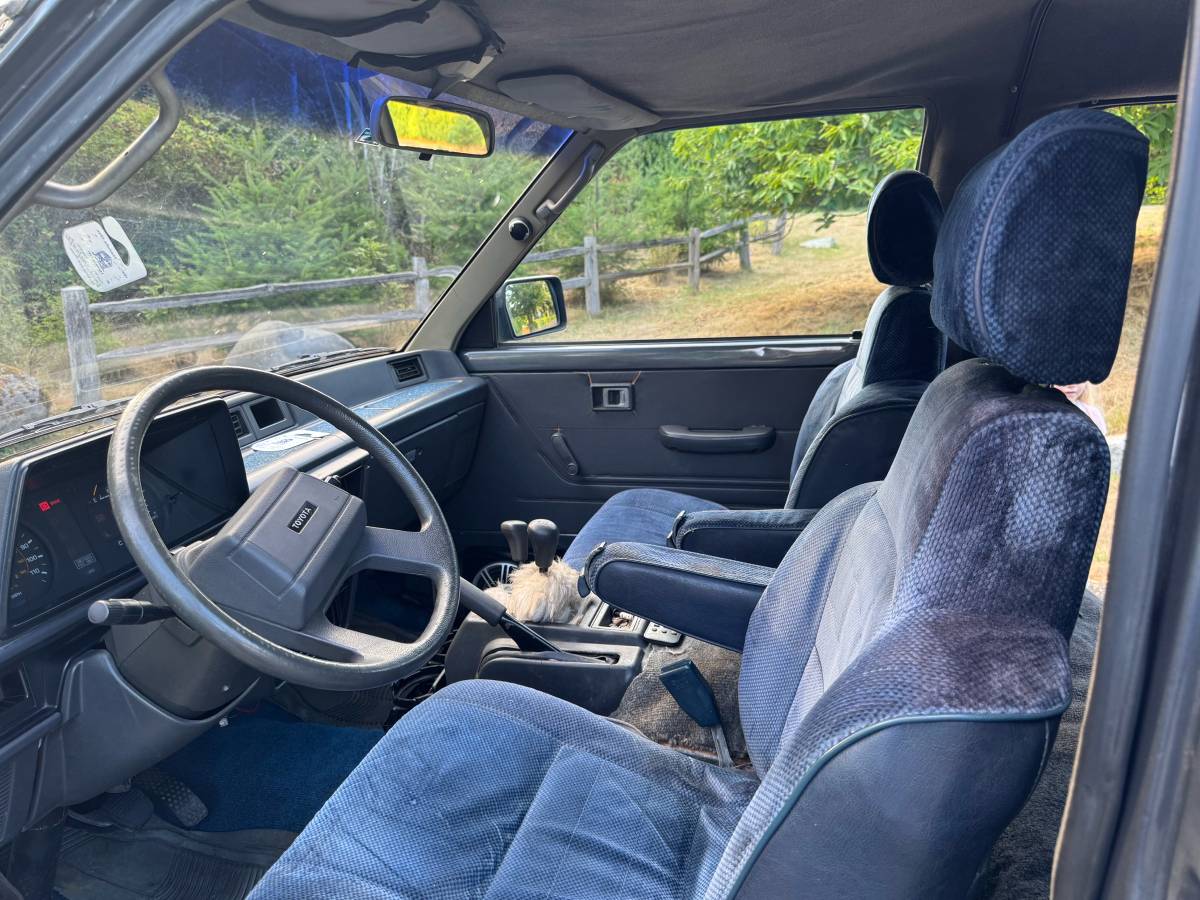 Toyota-van-wagon-1987-blue-21