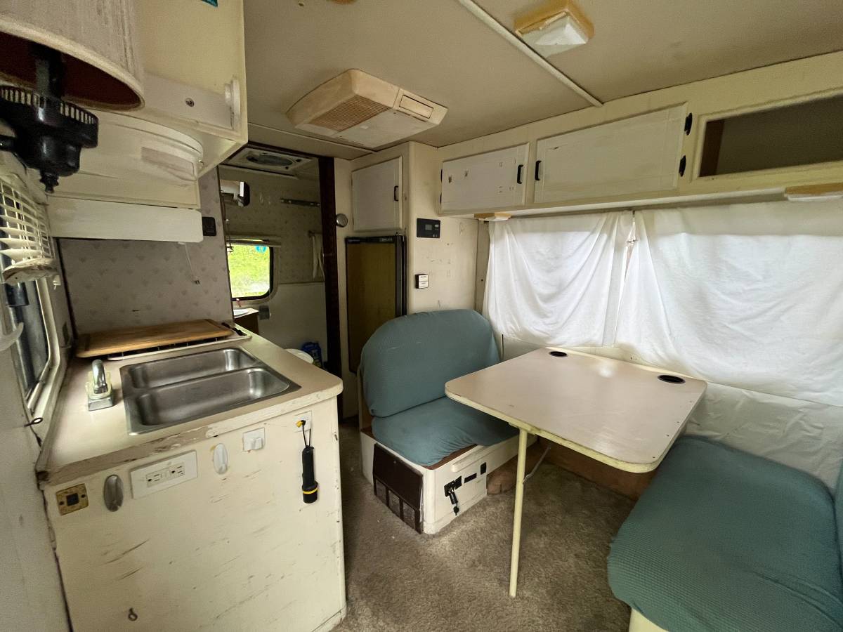 Toyota-winnebago-1988-12