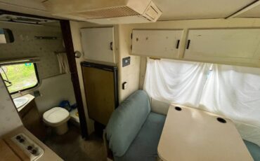 Toyota-winnebago-1988-15