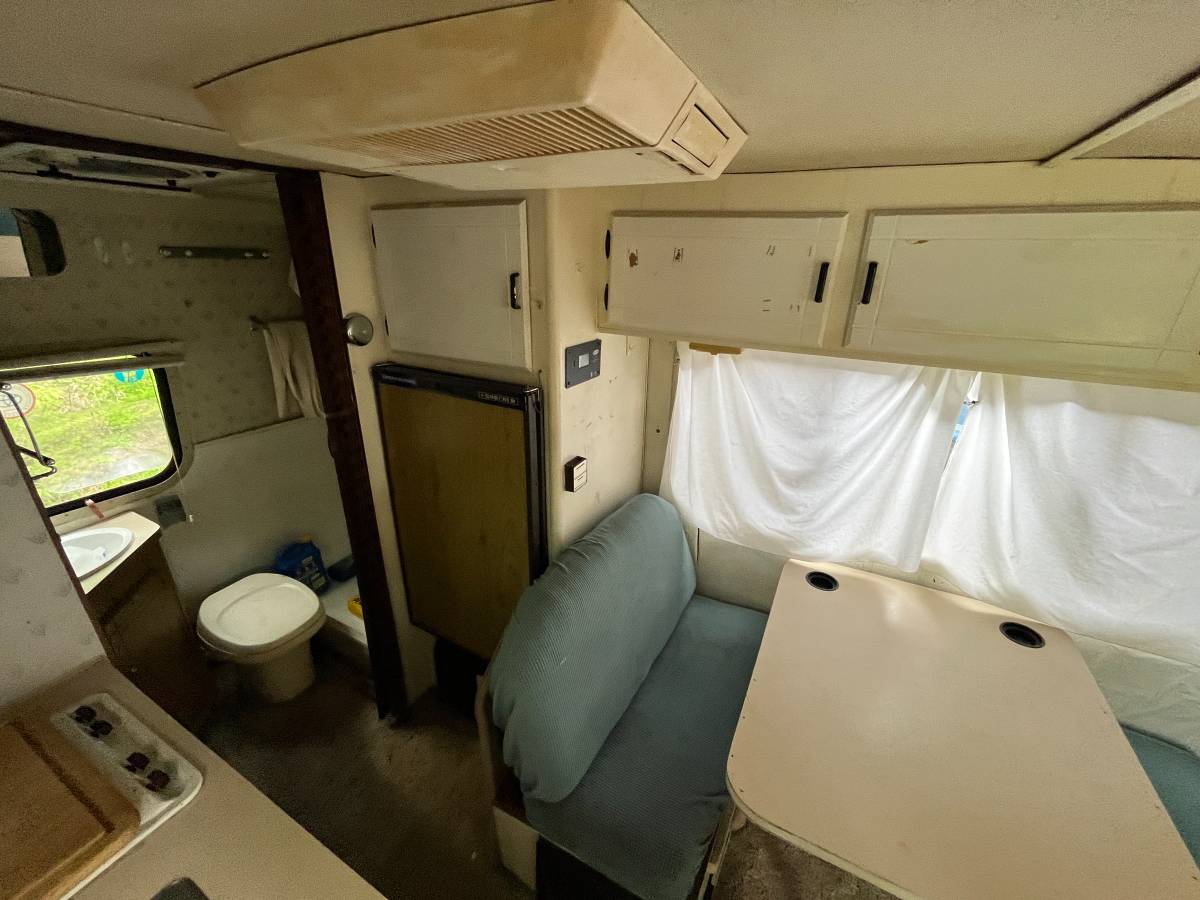 Toyota-winnebago-1988-15