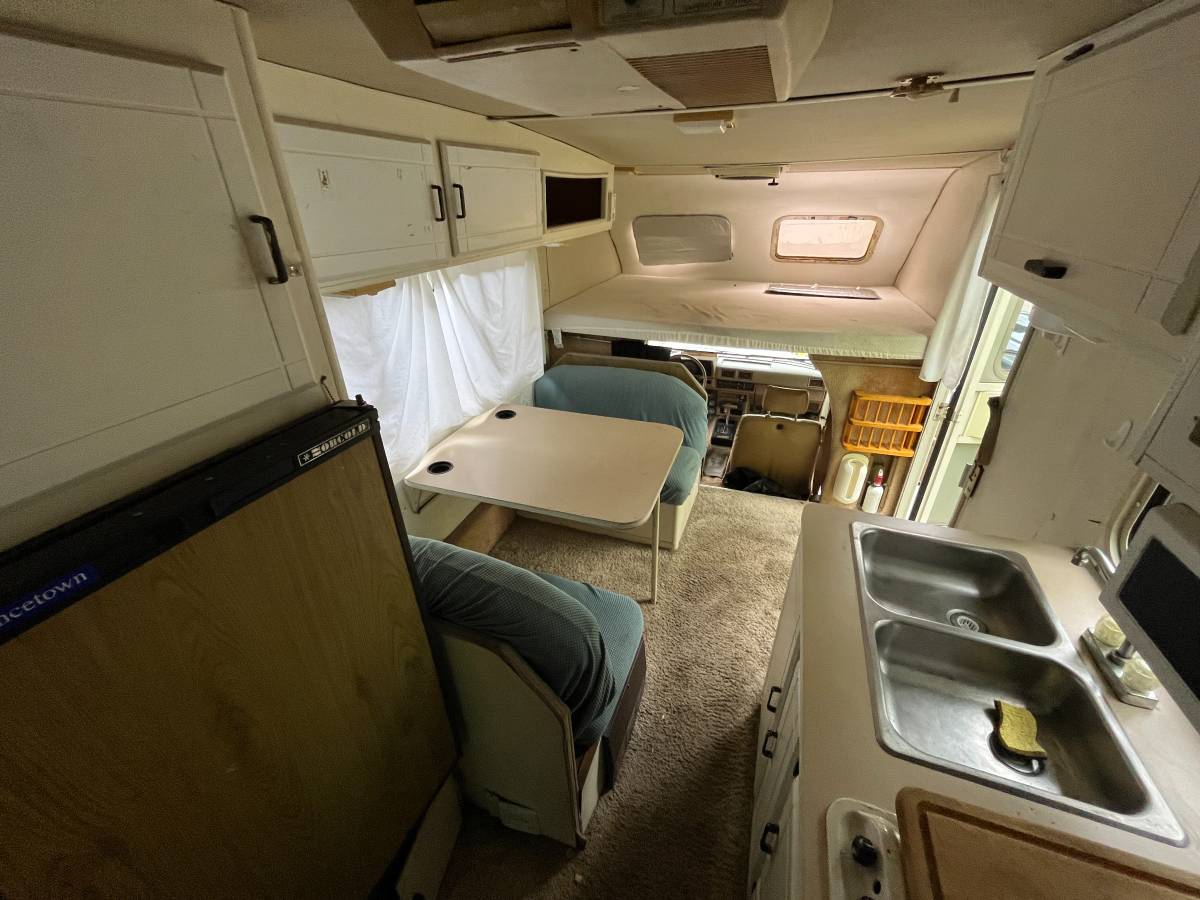 Toyota-winnebago-1988-16