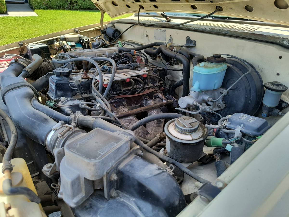 Toyota-x-tra-cab-1986-10