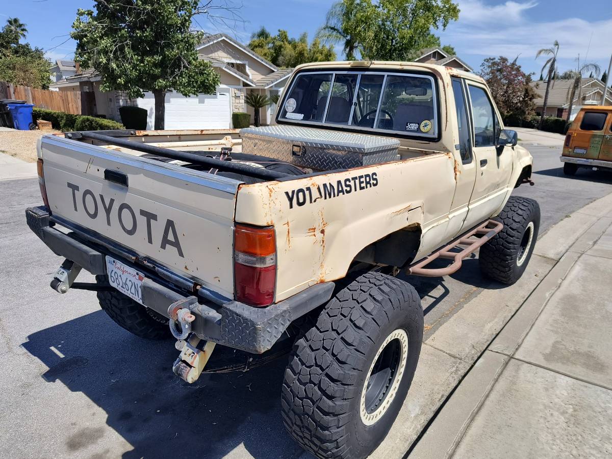 Toyota-x-tra-cab-1986-3