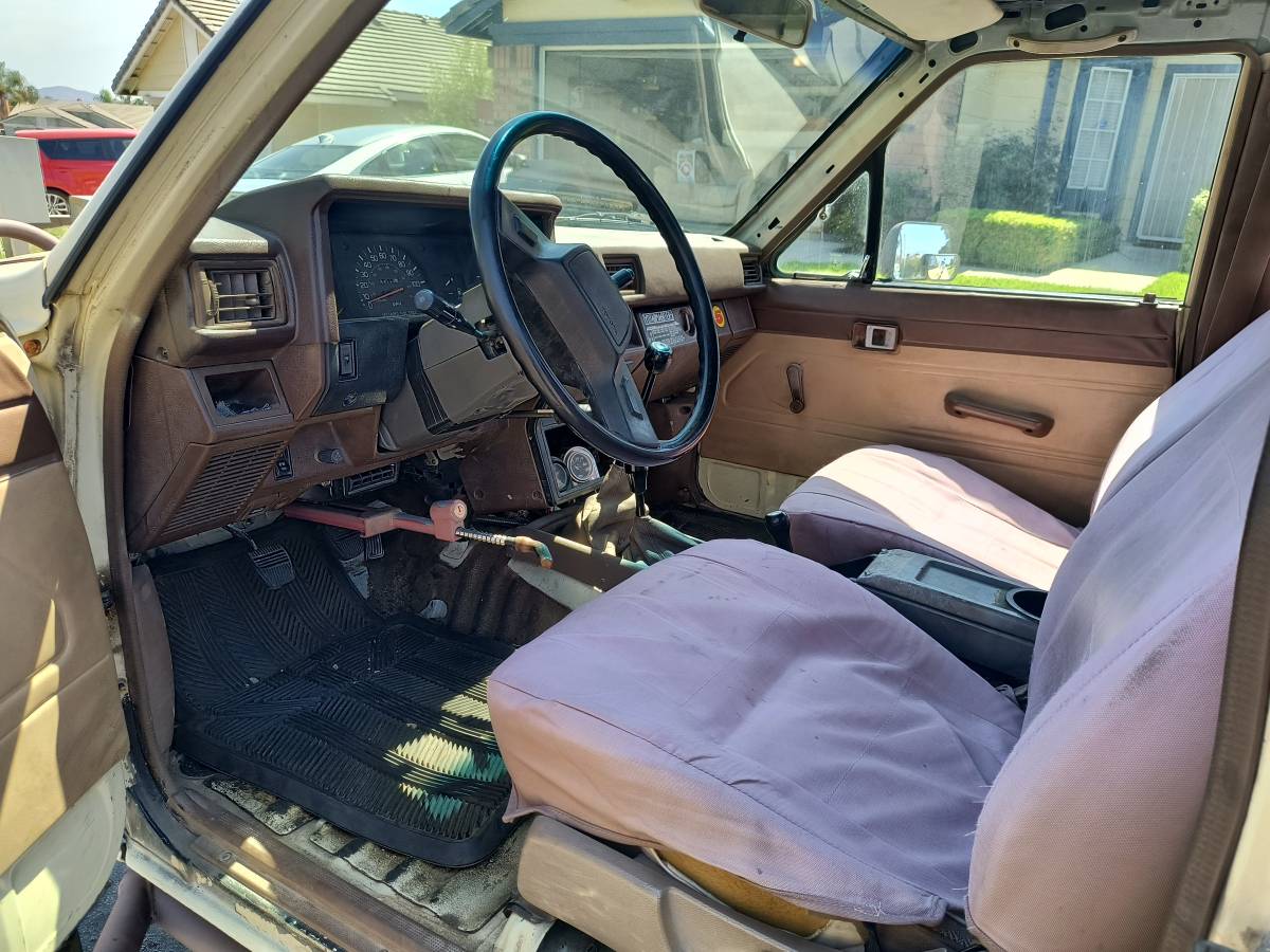 Toyota-x-tra-cab-1986-7