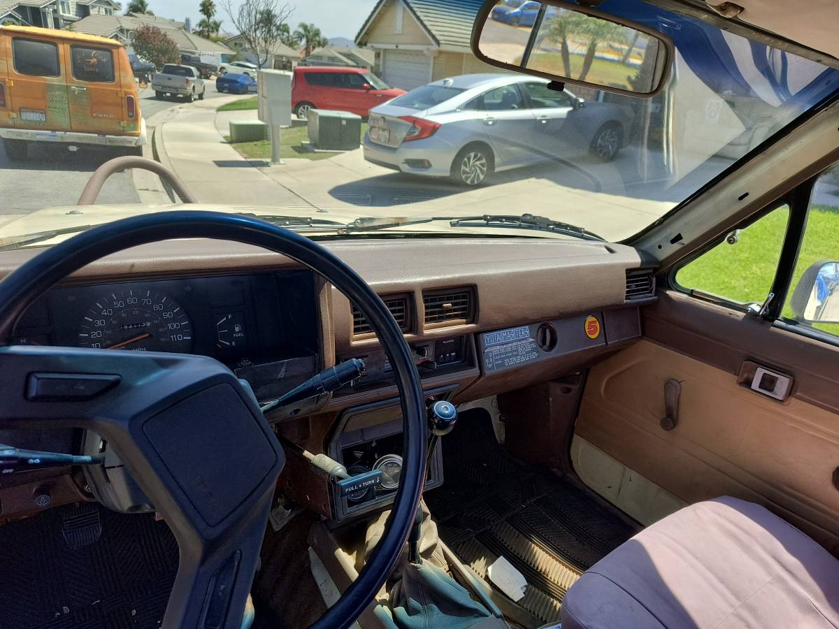 Toyota-x-tra-cab-1986-8