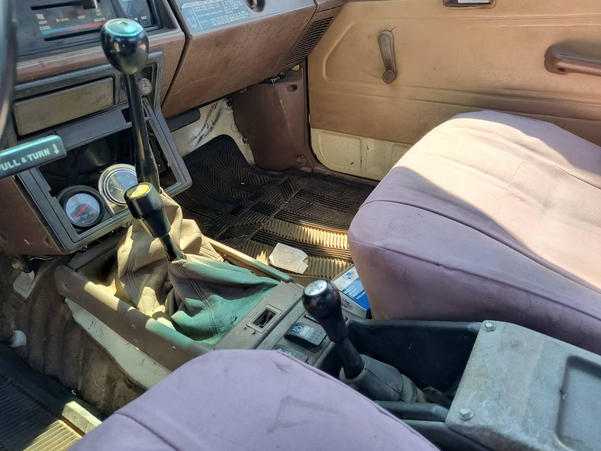 Toyota-x-tra-cab-1986-9