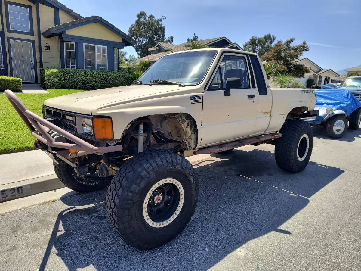 Toyota-x-tra-cab-1986