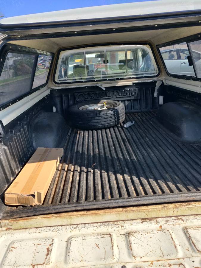 Toyto-extended-cab-pickup-1991-white-1