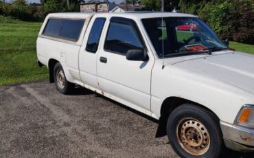 Toyto-extended-cab-pickup-1991-white-4