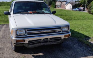 Toyto-extended-cab-pickup-1991-white-5