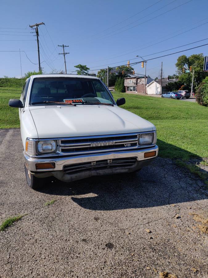 Toyto-extended-cab-pickup-1991-white-5