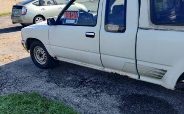 Toyto-extended-cab-pickup-1991-white-7