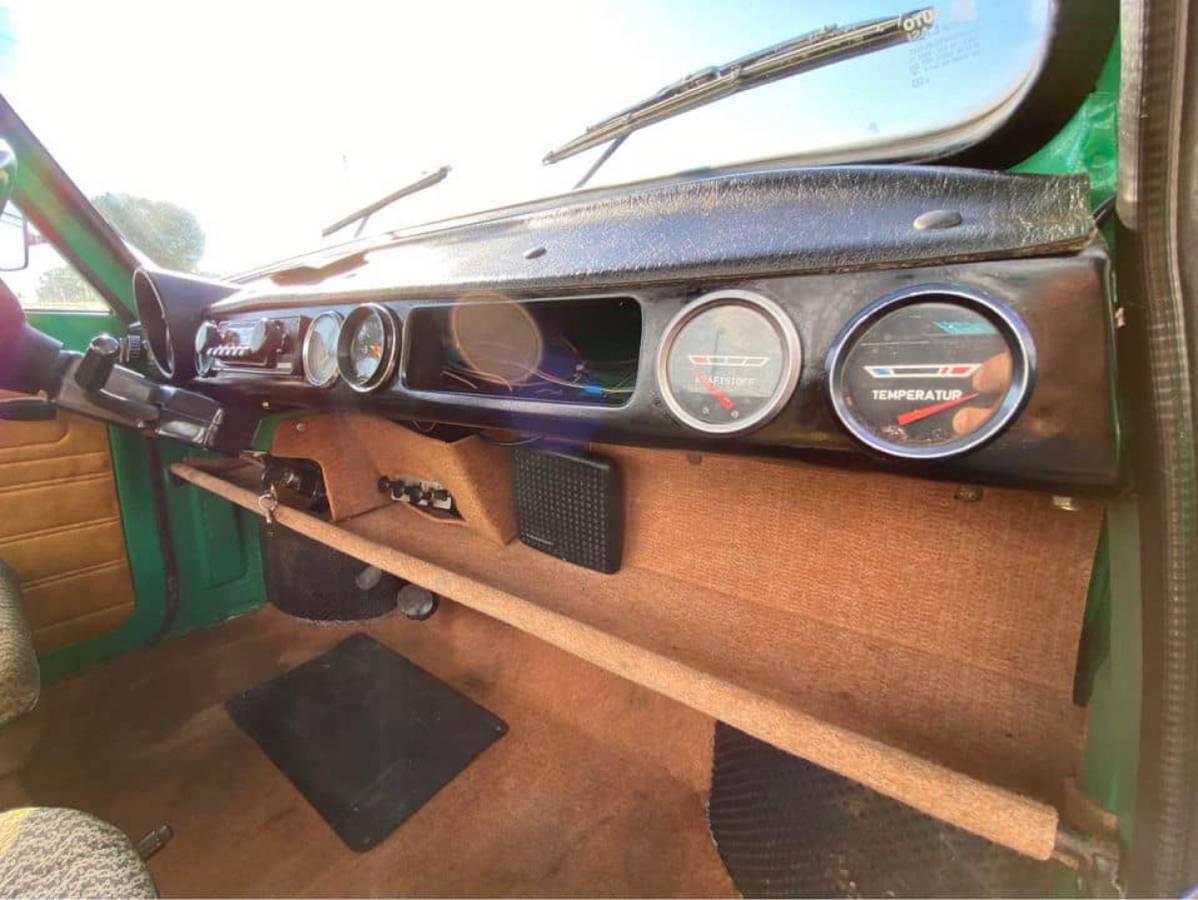 Trabant-601-pickup-truck-1990-green-7