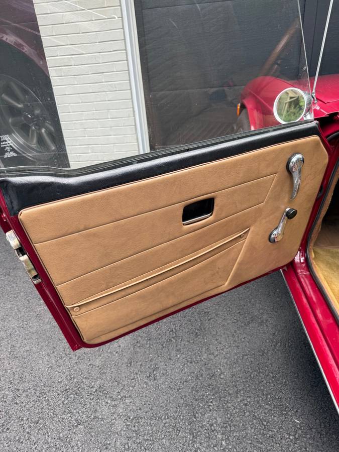 Triumph-1976-red-3