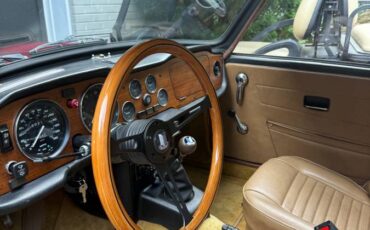 Triumph-1976-red-5