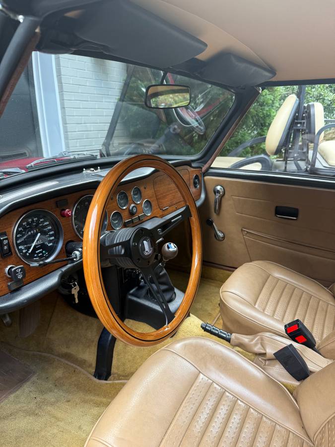 Triumph-1976-red-5