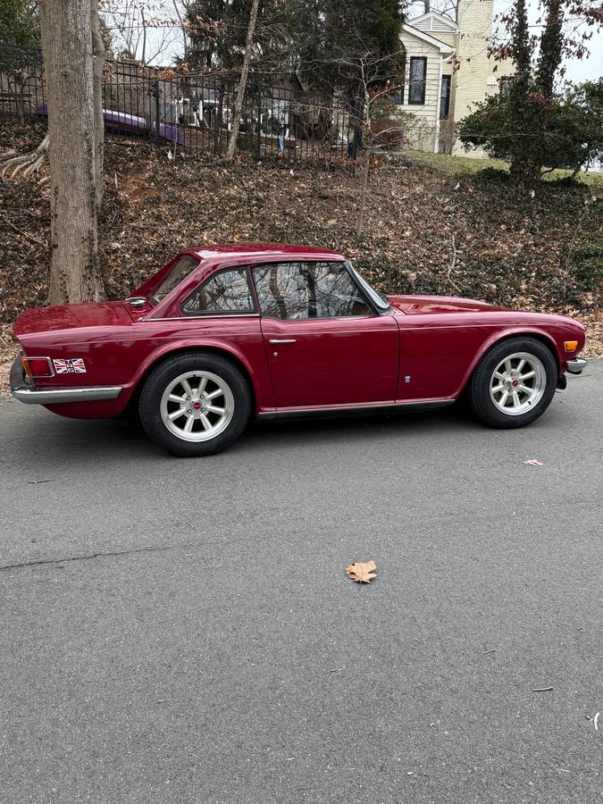 Triumph-1976-red-9