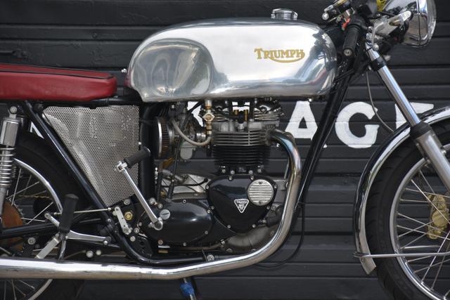 Triumph-Boneville-T140-1977-15