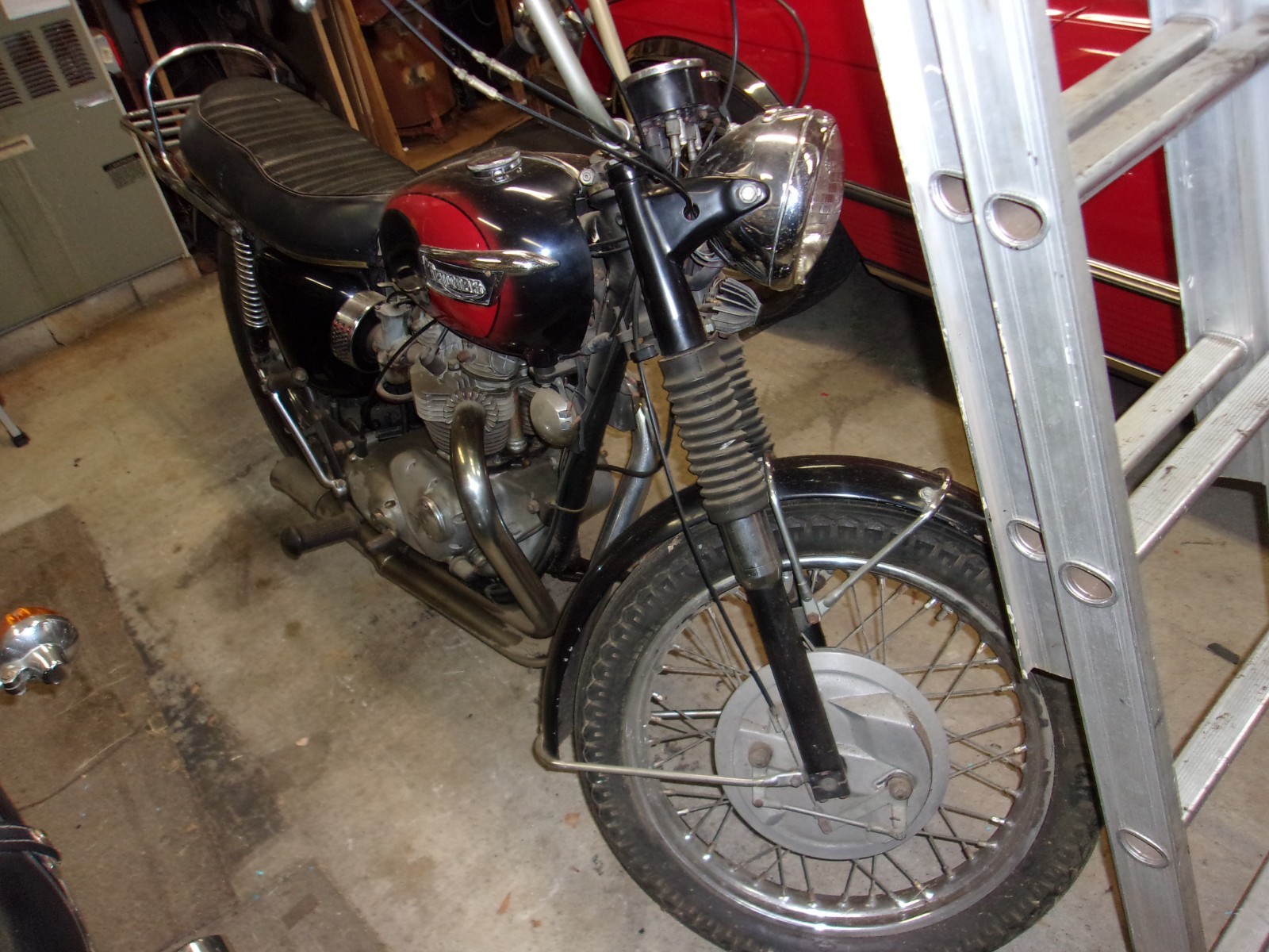 Triumph-Bonneville-1969-5