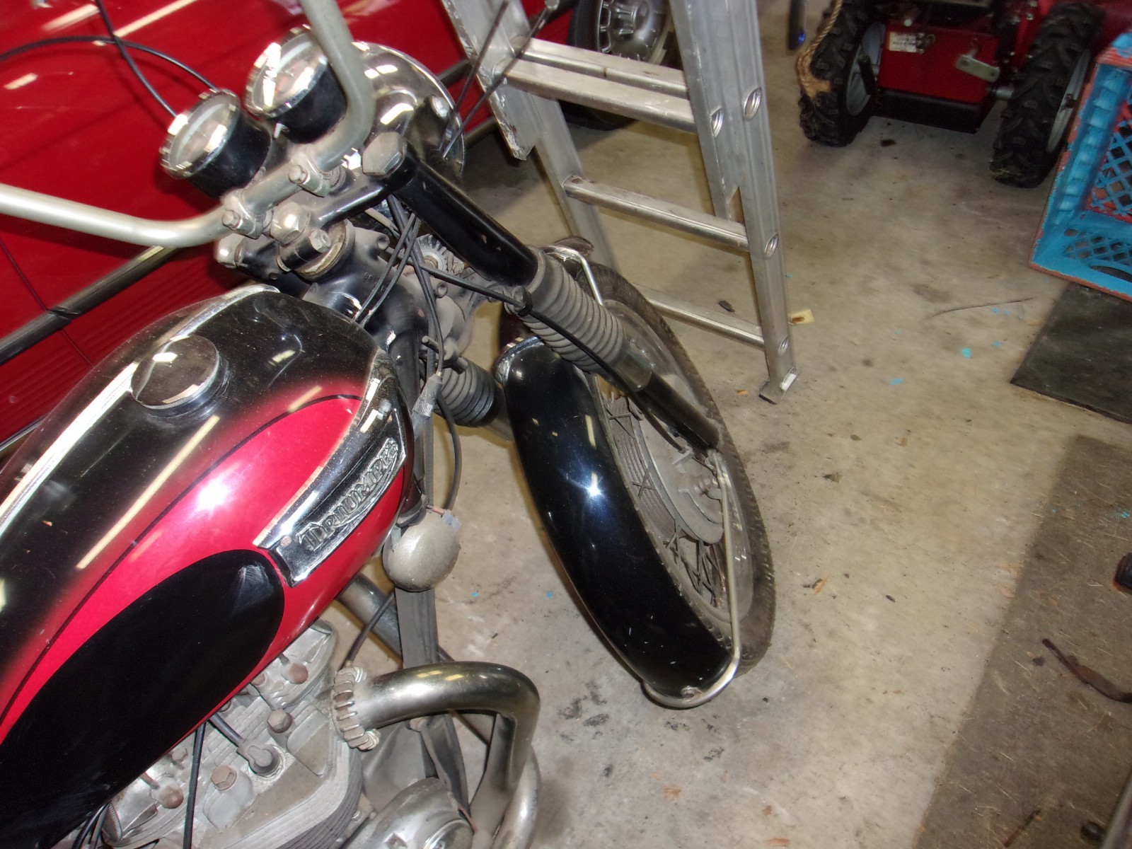 Triumph-Bonneville-1969-9