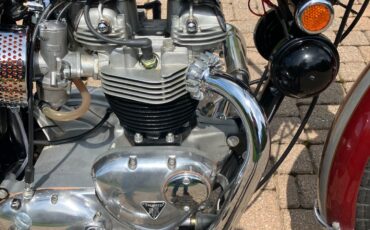 Triumph-Bonneville-1970-14