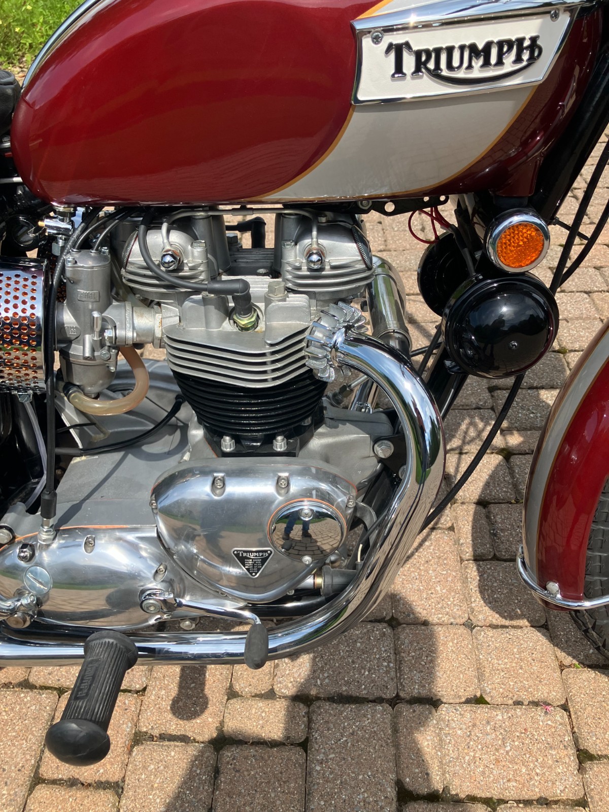 Triumph-Bonneville-1970-14