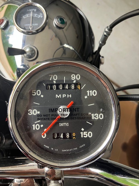 Triumph-Bonneville-1970-23