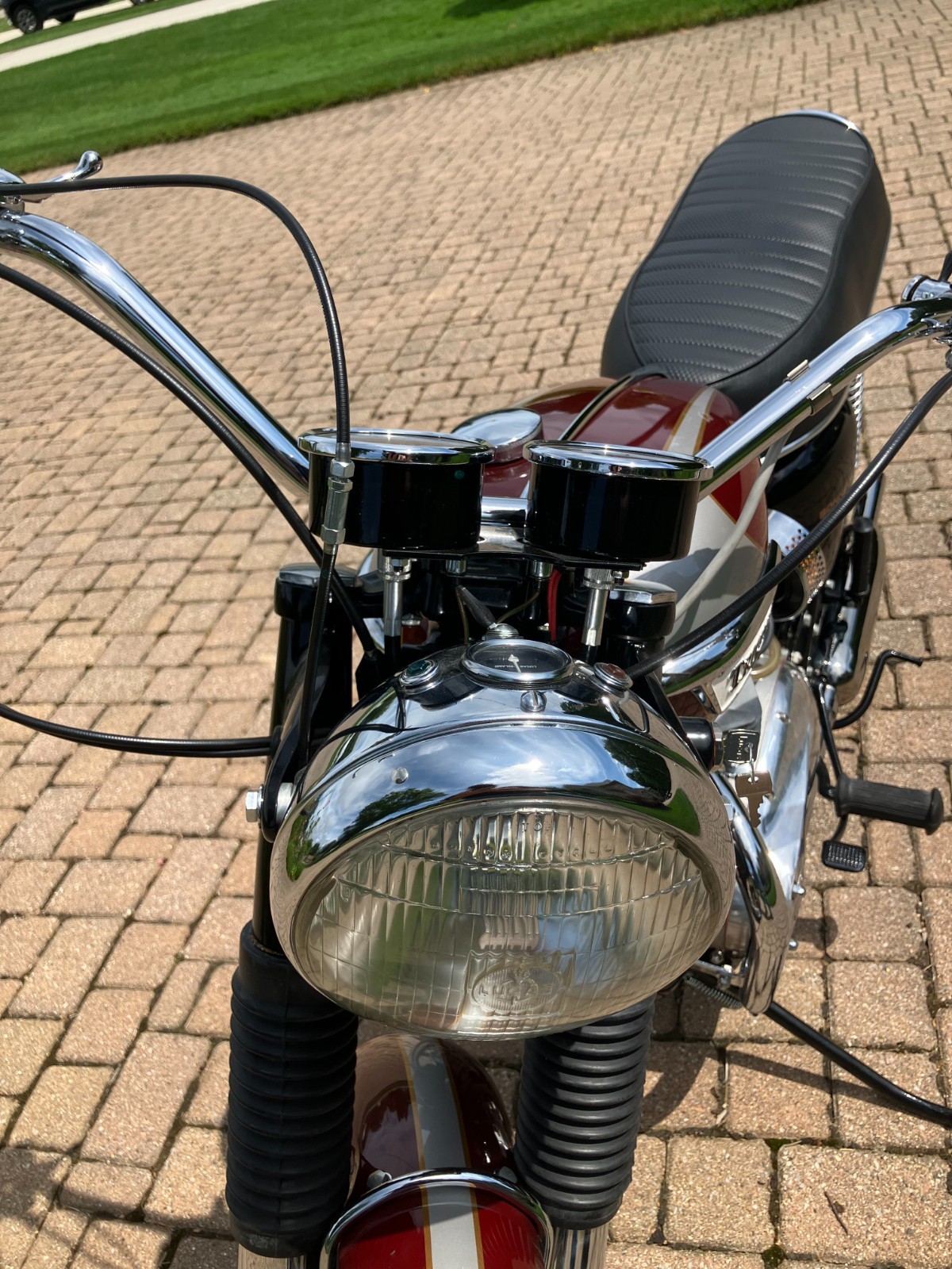 Triumph-Bonneville-1970-3