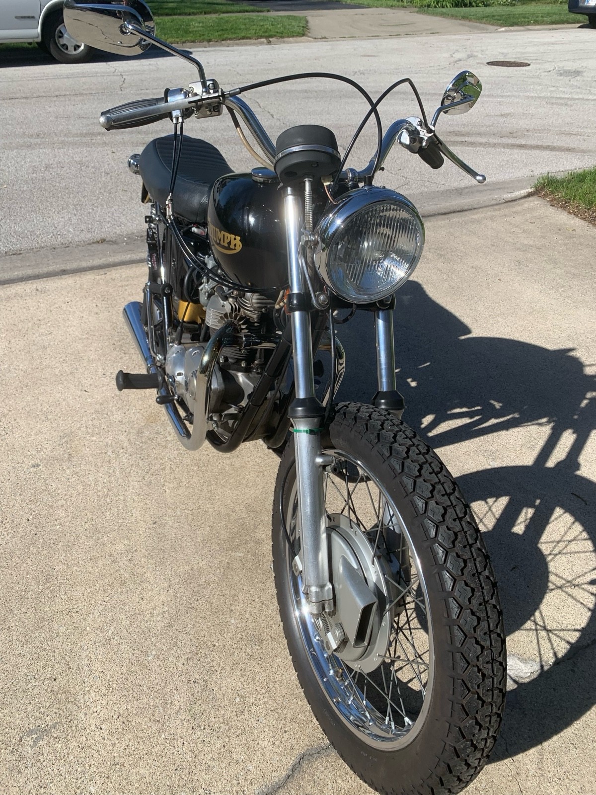 Triumph-Bonneville-1972-3