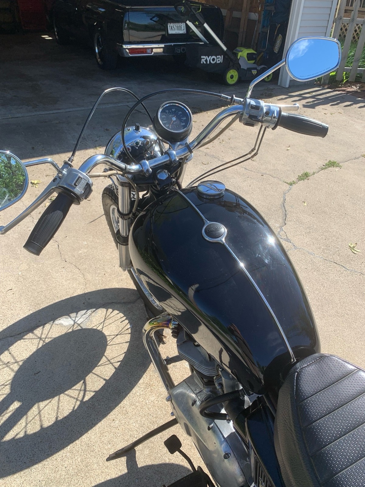 Triumph-Bonneville-1972-4