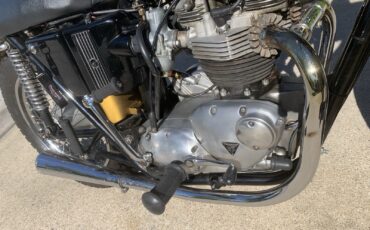 Triumph-Bonneville-1972-6