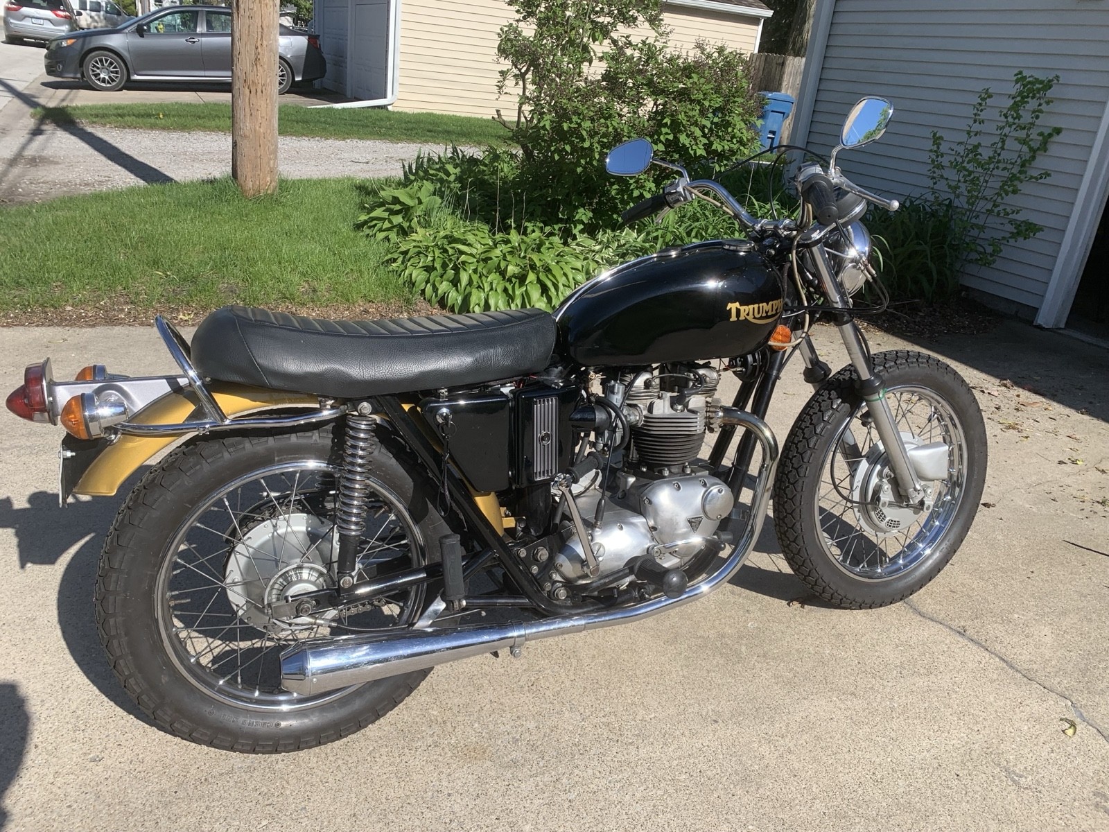 Triumph-Bonneville-1972