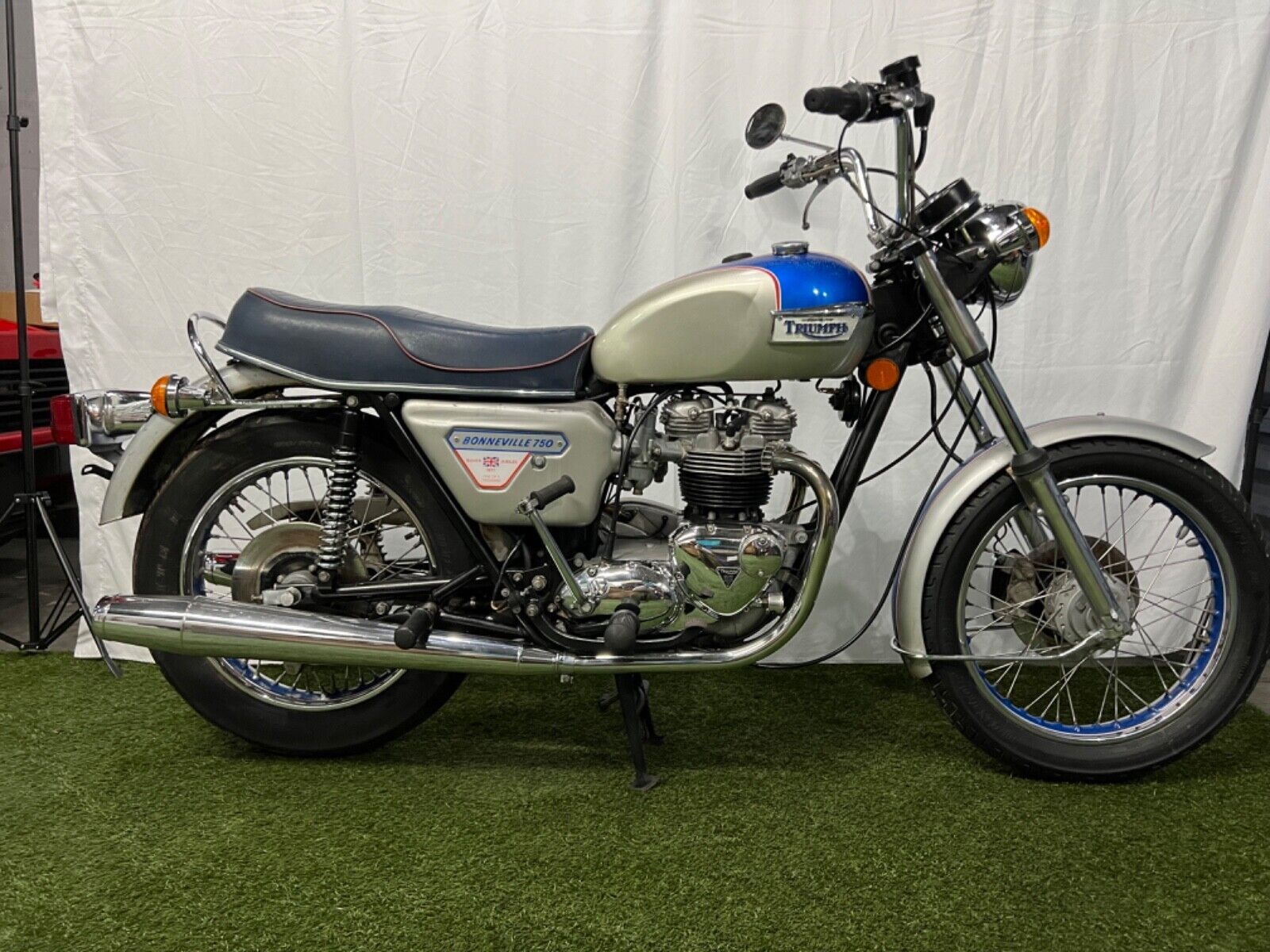 Triumph-Bonneville-1977-1