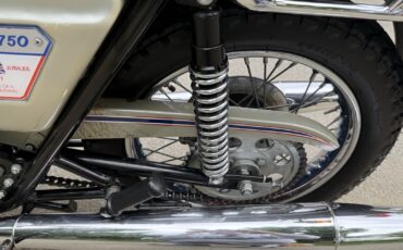 Triumph-Bonneville-1977-11