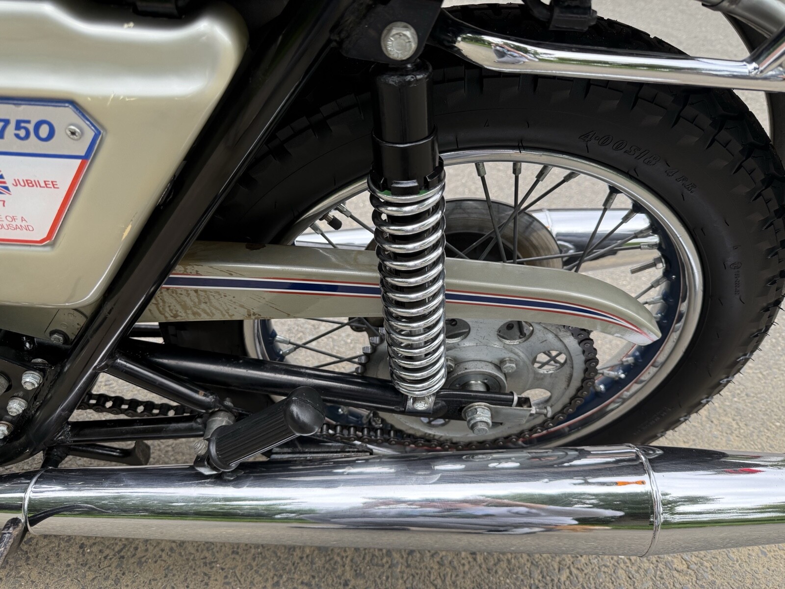 Triumph-Bonneville-1977-11