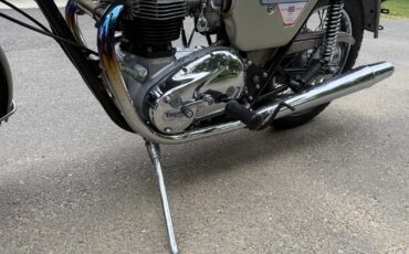 Triumph-Bonneville-1977-12
