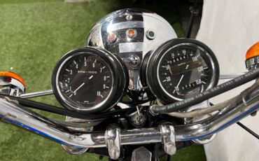 Triumph-Bonneville-1977-12