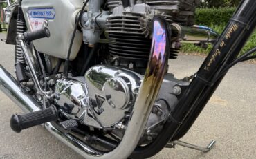Triumph-Bonneville-1977-15