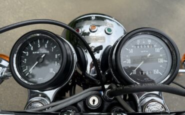 Triumph-Bonneville-1977-16