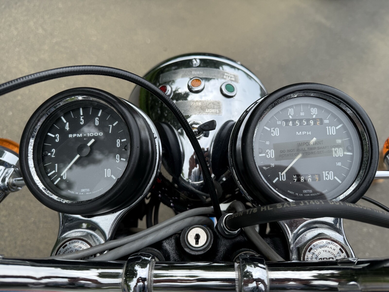Triumph-Bonneville-1977-16