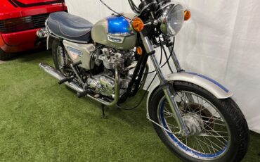 Triumph-Bonneville-1977-17