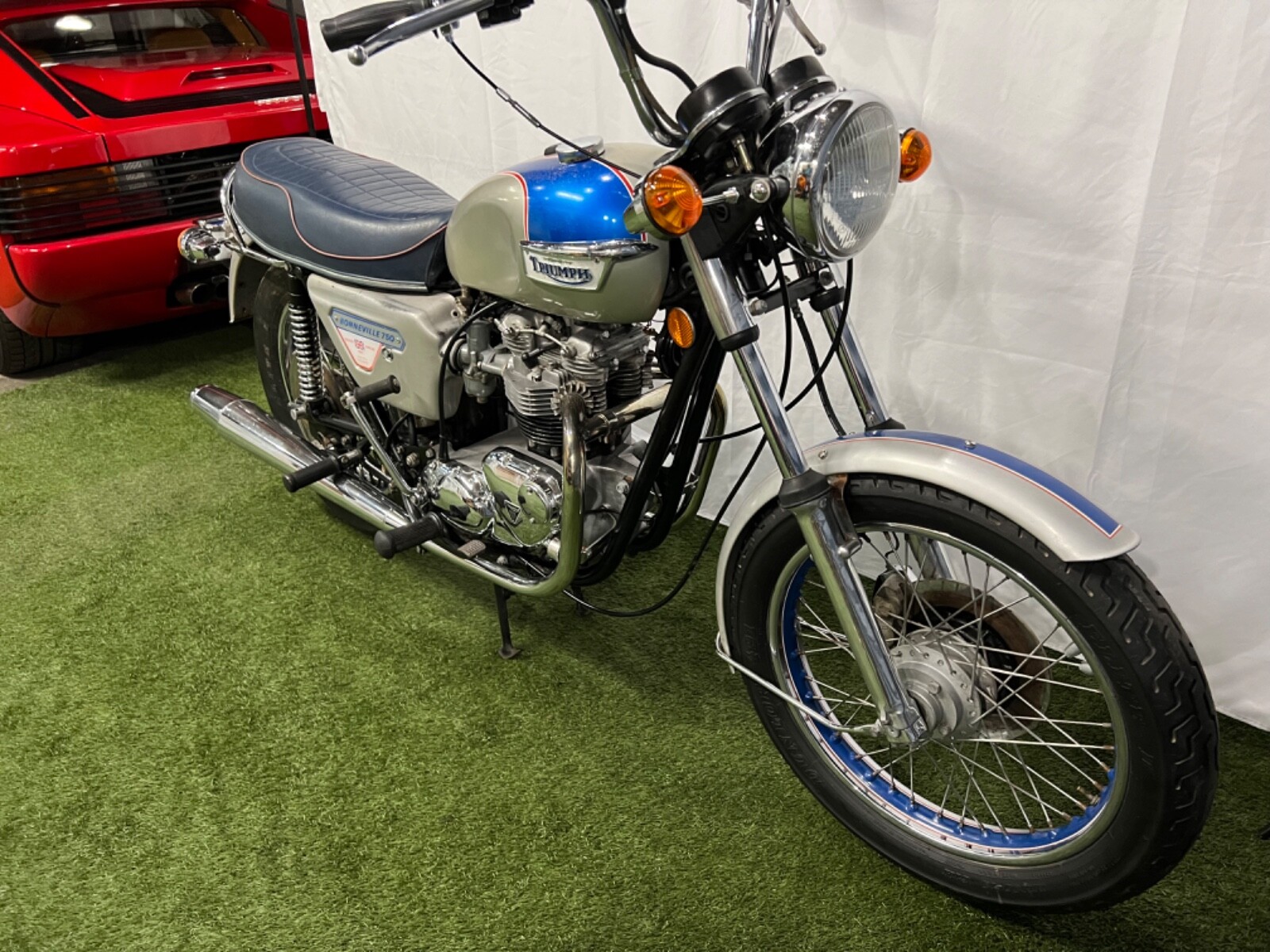 Triumph-Bonneville-1977-17