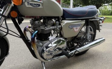 Triumph-Bonneville-1977-2