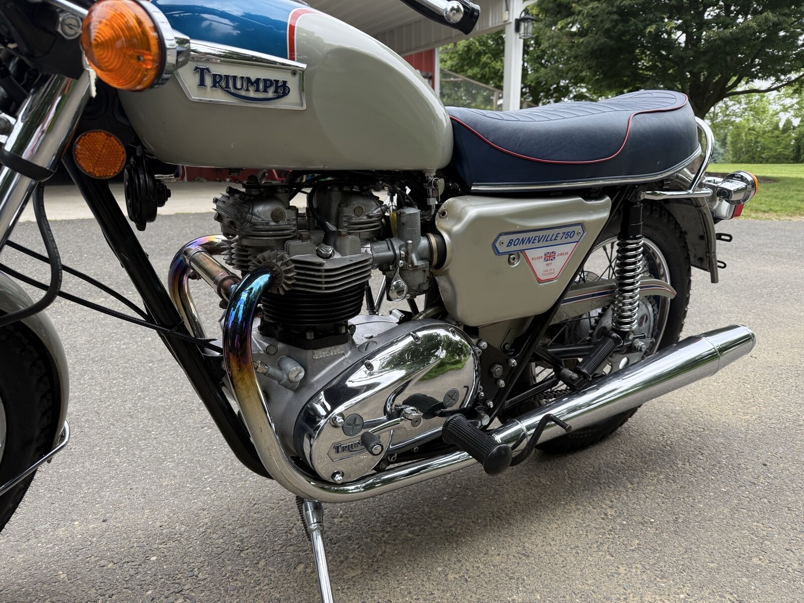 Triumph-Bonneville-1977-2