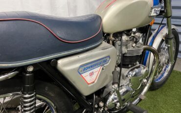 Triumph-Bonneville-1977-22