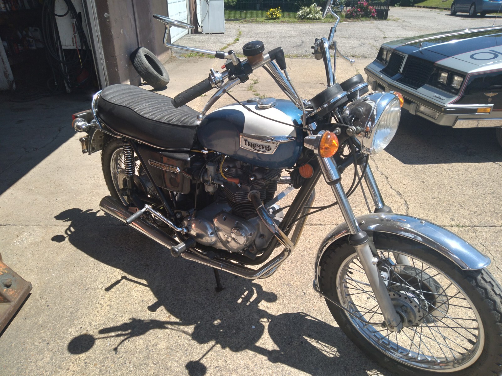 Triumph-Bonneville-1977