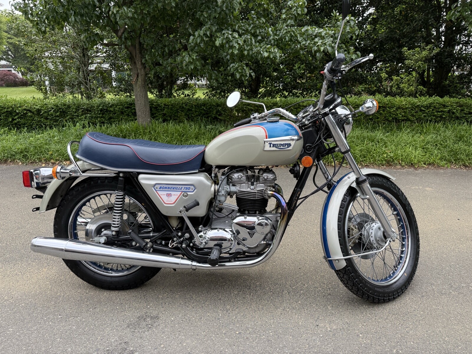Triumph-Bonneville-1977